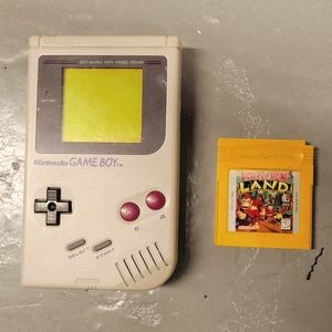 Nintedo game boy with Donkey Kong Land